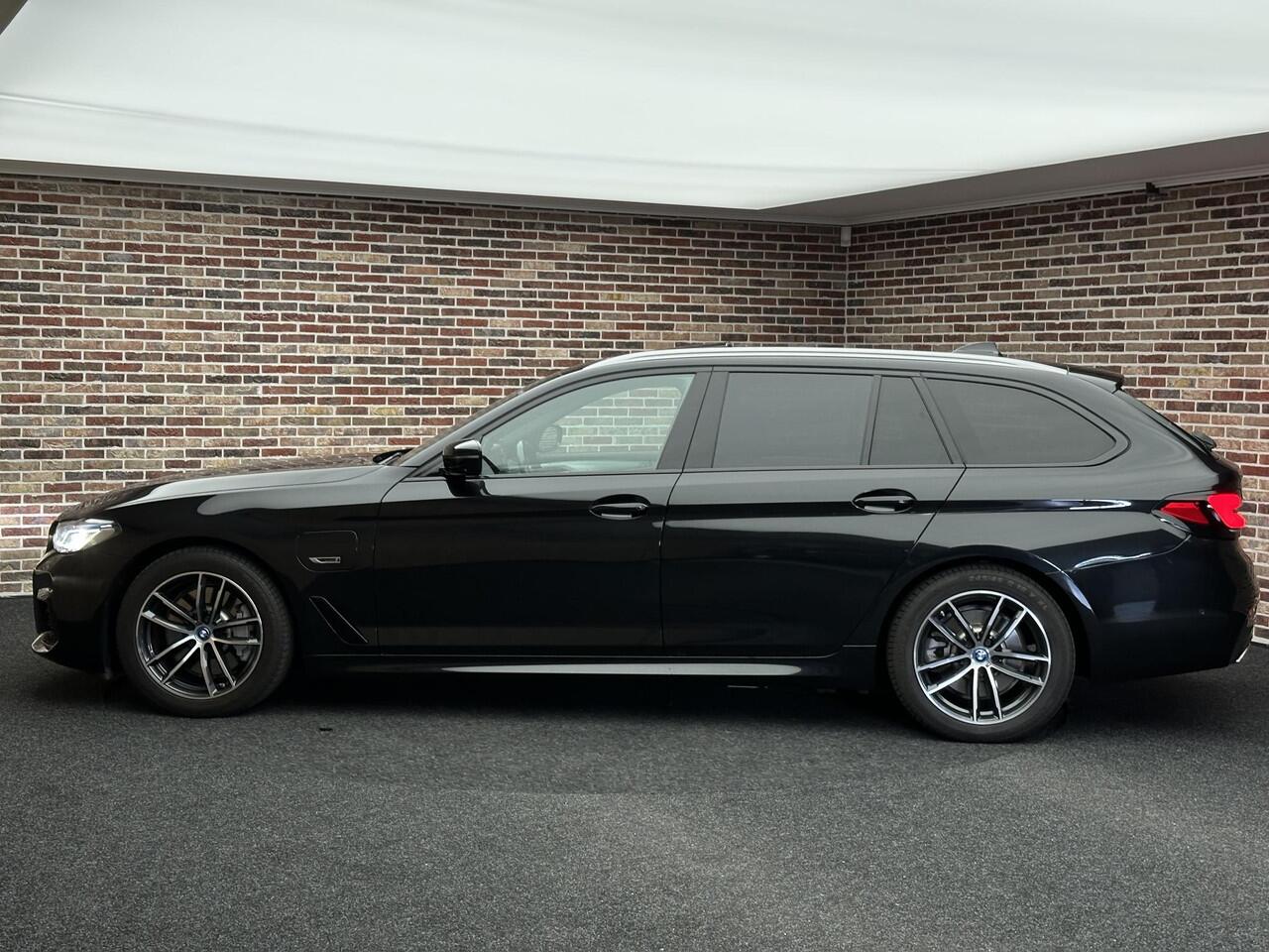 BMW 5-SERIE Touring 520e High Executive M-sport| Dak| Head-up| LaserLight