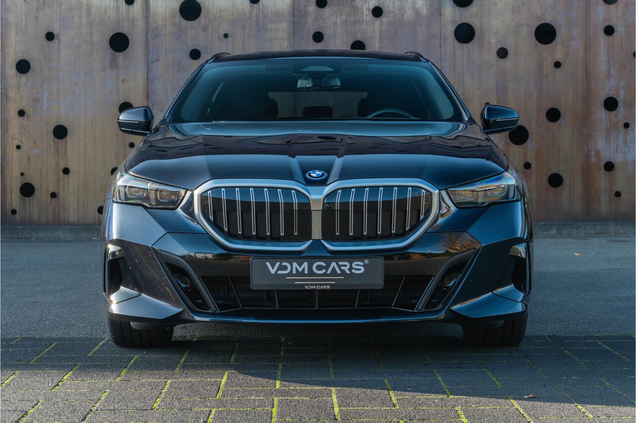 BMW 5-SERIE Touring 530e | M-Sportpakket | Comfort Pack | 21" M Performance | Innovation Pack | Trekhaak |