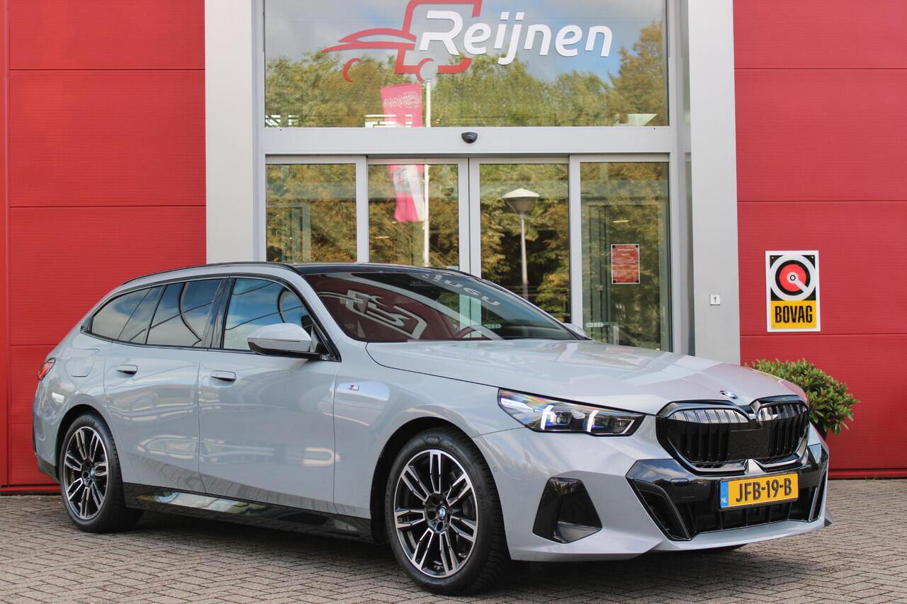 BMW 5-SERIE Touring 520i | M-SPORT INTERIEUR / EXTERIEUR | MULTIFUNCTIONELE SPORTSTOELEN, VOLLEDIG ELEKTRISCH MET GEHEUGEN | VOORSTOELEN VERWARMD / GEVENTILEERD | ACHTERBANK VERWARMD | HALF LEDER / HALF ALCANTARA BEKLEDING | GLAZEN PANORAMA DAK | HARMAN KARDON PREMIU