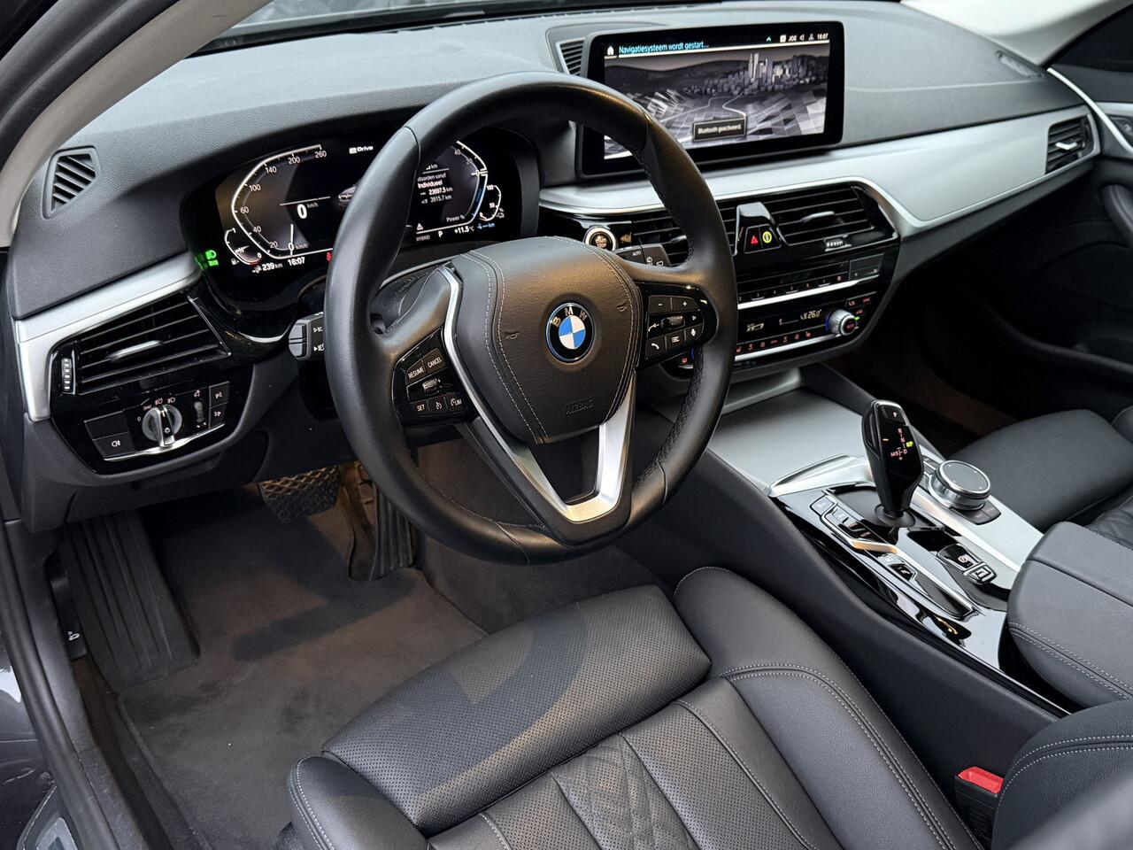 BMW 5-SERIE Touring 530e | Business | Navi Prof | 3 zone Airco | Stoelverw. | Sportstoelen