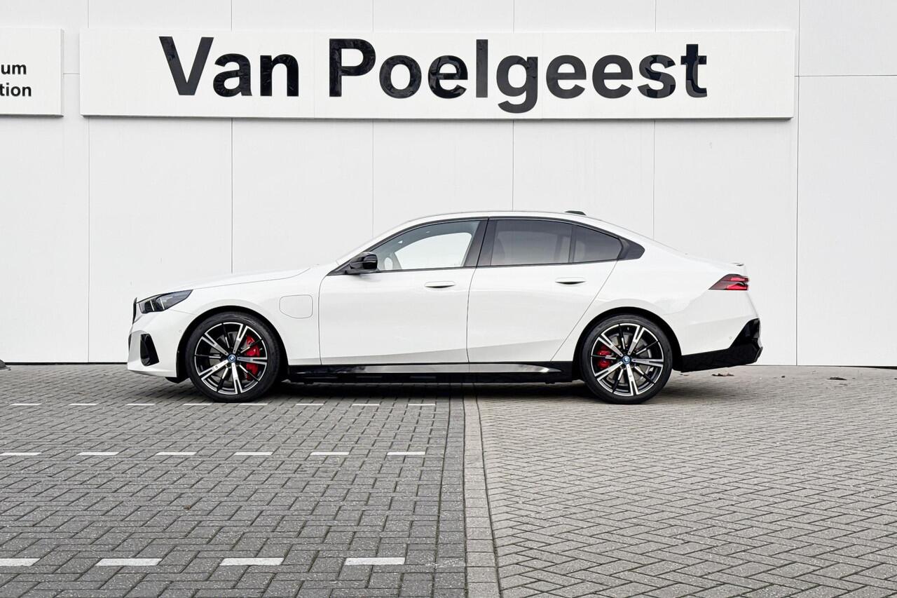 BMW 5-SERIE Sedan 550e xDrive | M Sport | Driving Assistant Professional | stuur verwarmd