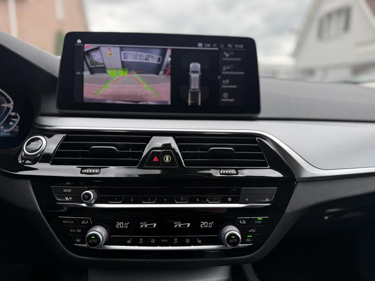 BMW 5-SERIE Touring 530e NL Auto comfort/laser/leder/Shadow