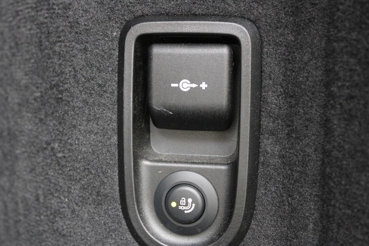 BMW 5-SERIE Touring 530e x-Drive High Executive M-Sport - Dealer onderhouden Laser light - Panoramadak - Trekhaak - Apple Carpay - Head-up display