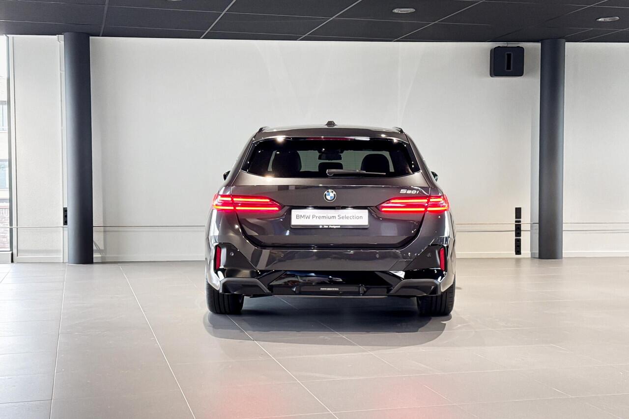 BMW 5-SERIE Touring 520i | M Sport | Glazen Panoramadak | Harman Kardon | Trekhaak |