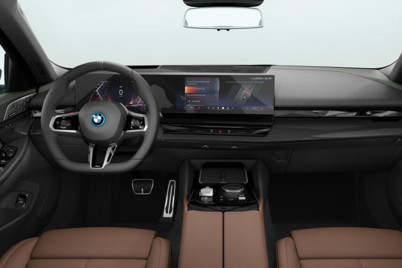 BMW 5-SERIE Touring 550e xDrive | M Sportpakket Pro | Innovation Pack | Travel Pack | Comfort Pack | Trekhaak