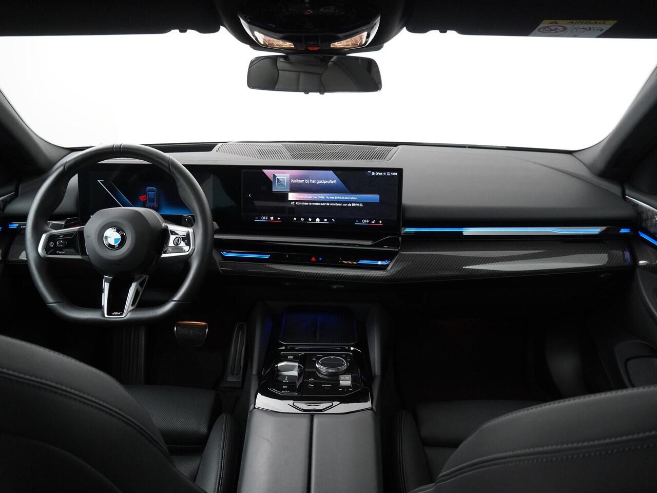 BMW 5-SERIE Touring 540d xDrive | M Sport Pro | Standkachel | Driving Assitant Professional | Trekhaak |