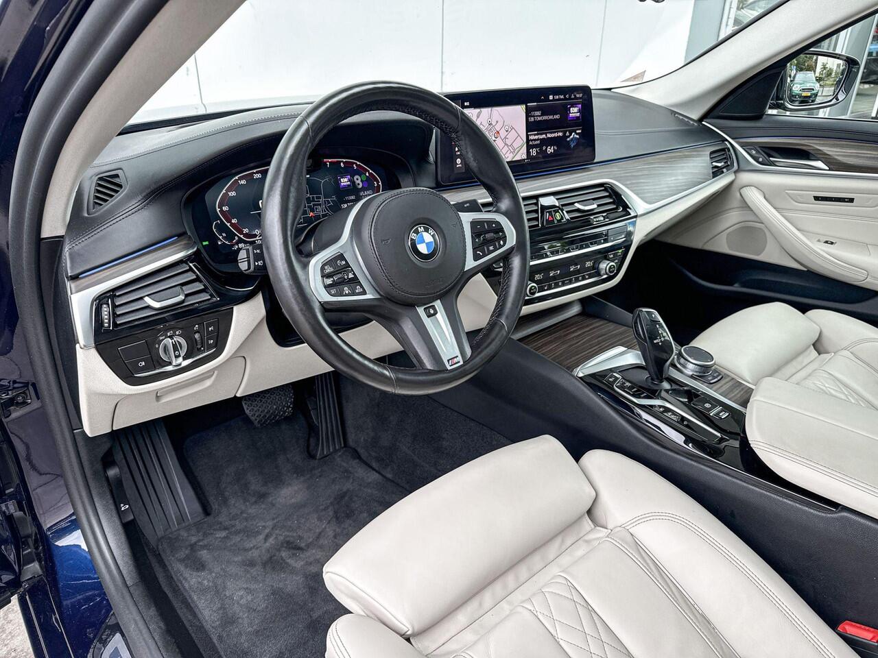 BMW 5-SERIE Sedan 545e xDrive High Executive M-Sport Adaptief Onderstel / Stuurwielrand Verwarming / Integrale Active Besturing / Achterklep Bediening Automatisch / Comfort Acces / Soft Close / Glazen Schuifdak / Stoelverwarming / Driving Assistant Prof / Laser Light