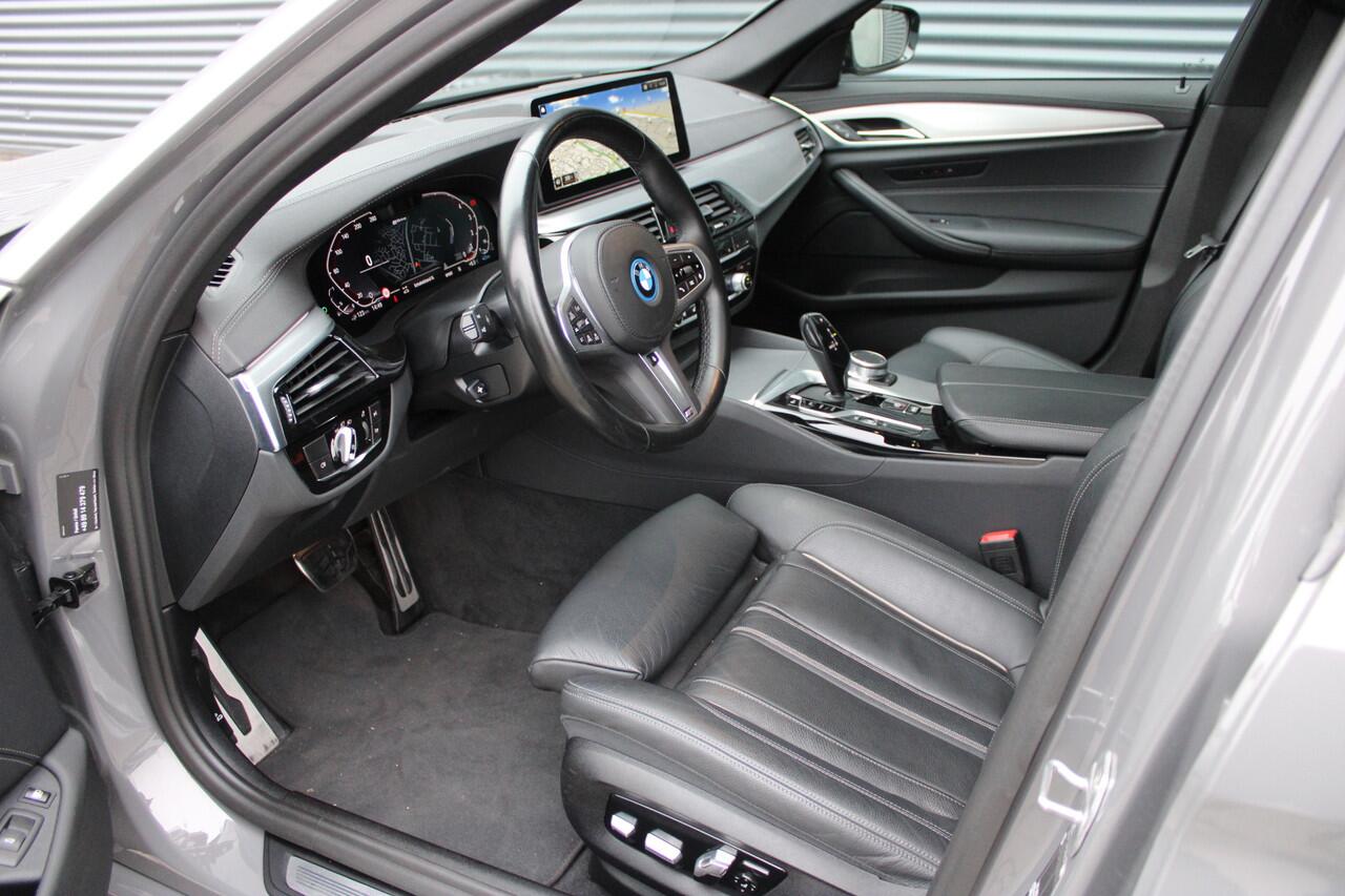 BMW 5-SERIE Touring 530e xDrive M-Sport Active Steering Laser Pano Vol-Leder Head-up