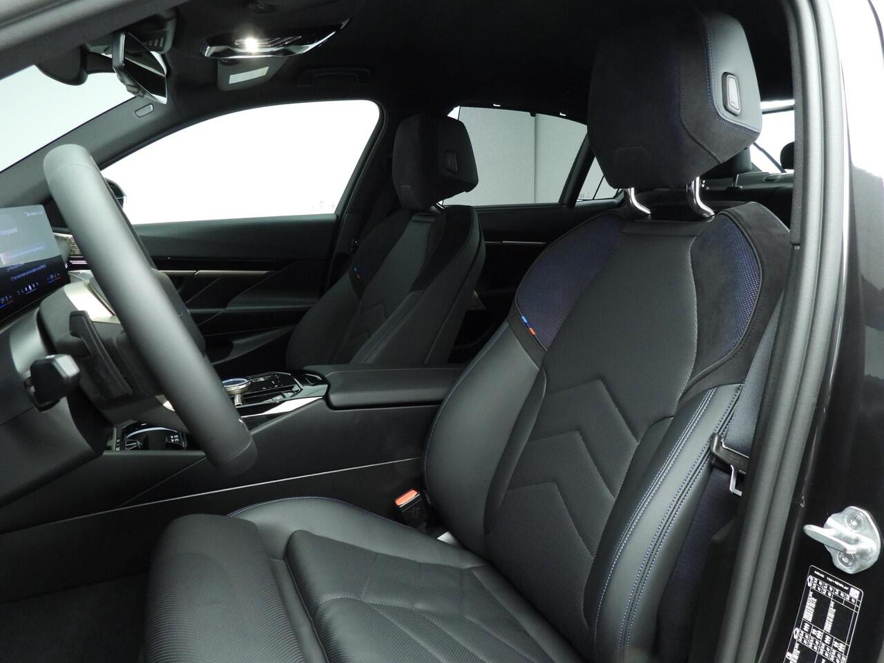 BMW 5-SERIE Sedan 530e | M-Sportpakket | LED | Navigatie | Sportstoelen | Chrome line | Active cruise | DAB | Bowers @ Wilkins sound | Alu 20 inch