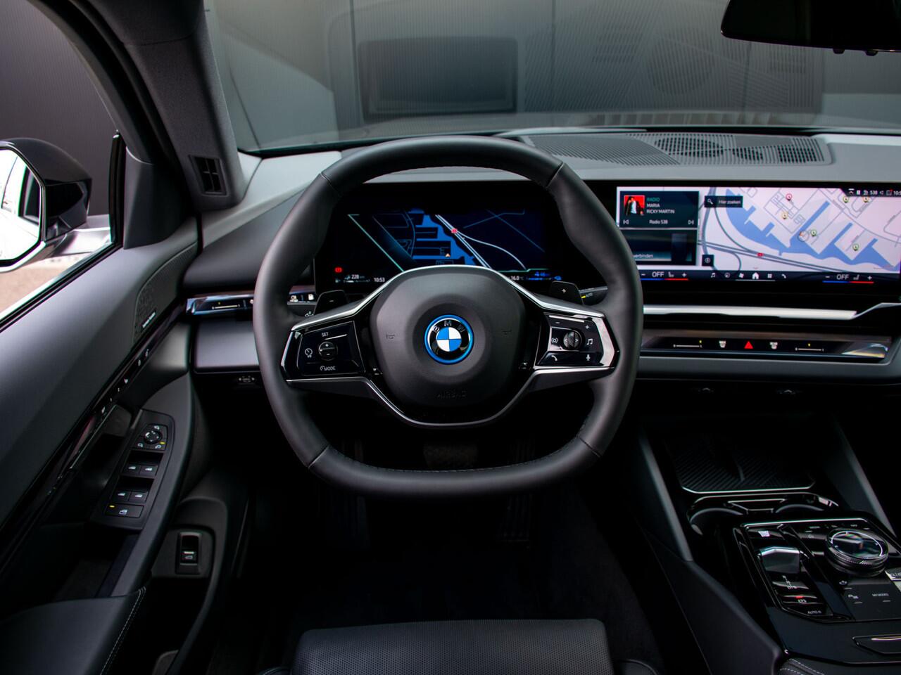 BMW 5-SERIE 550e xDrive | Adapt. LED | Adapt. Cruise | Stoelverwarming | Harman Kardon | 360 Camera | Elek. Trekhaak