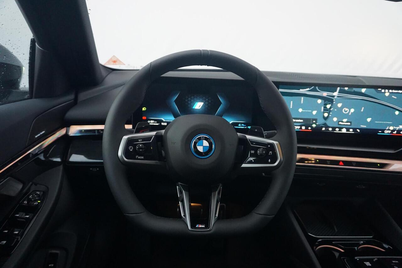 BMW 5-SERIE Touring 530e M Sportpakket Pro 20'' / Harman Kardon / Comfortstoelen met stoelventilatie / Driving Assistant Professional / Trekhaak