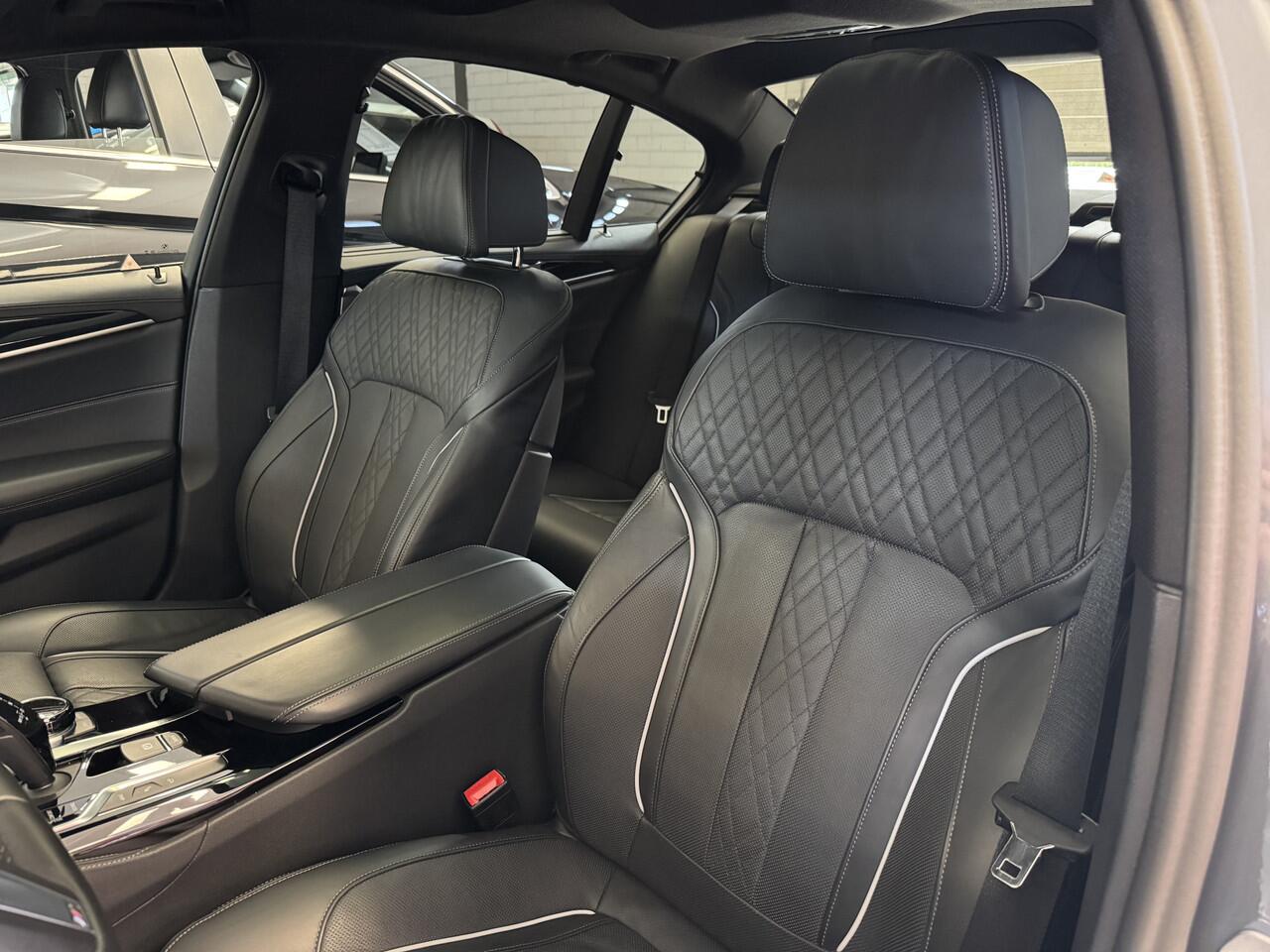 BMW 5-SERIE 530e xDrive M-Sport iPerformance High Executive Schuifdak Headup Harman Kardon Trekhaak