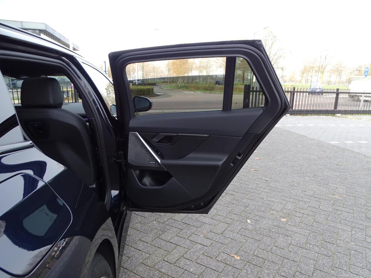 BMW 5-SERIE Touring 520i M Sportpakket Elek.Trekhaak Pano.Dak Driv.Ass. Plus Stoelventilatie Live Cockpit Pro. Head-up Harman-Kardon 19" LM Velgen