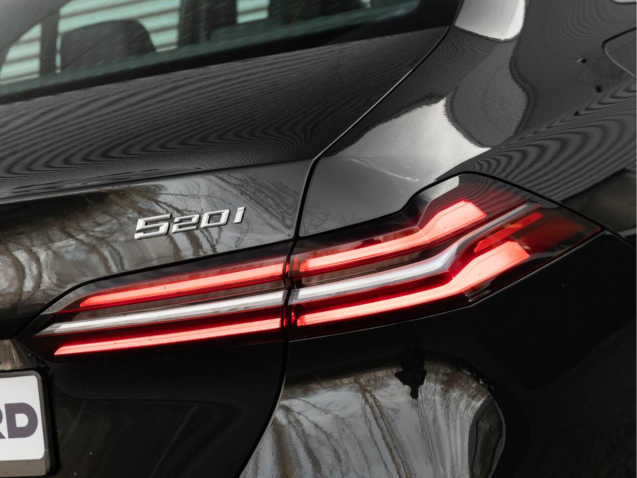 BMW 5-SERIE 520i - Sportstoelen - Stoelverwarming - Camera - Driving Assistant