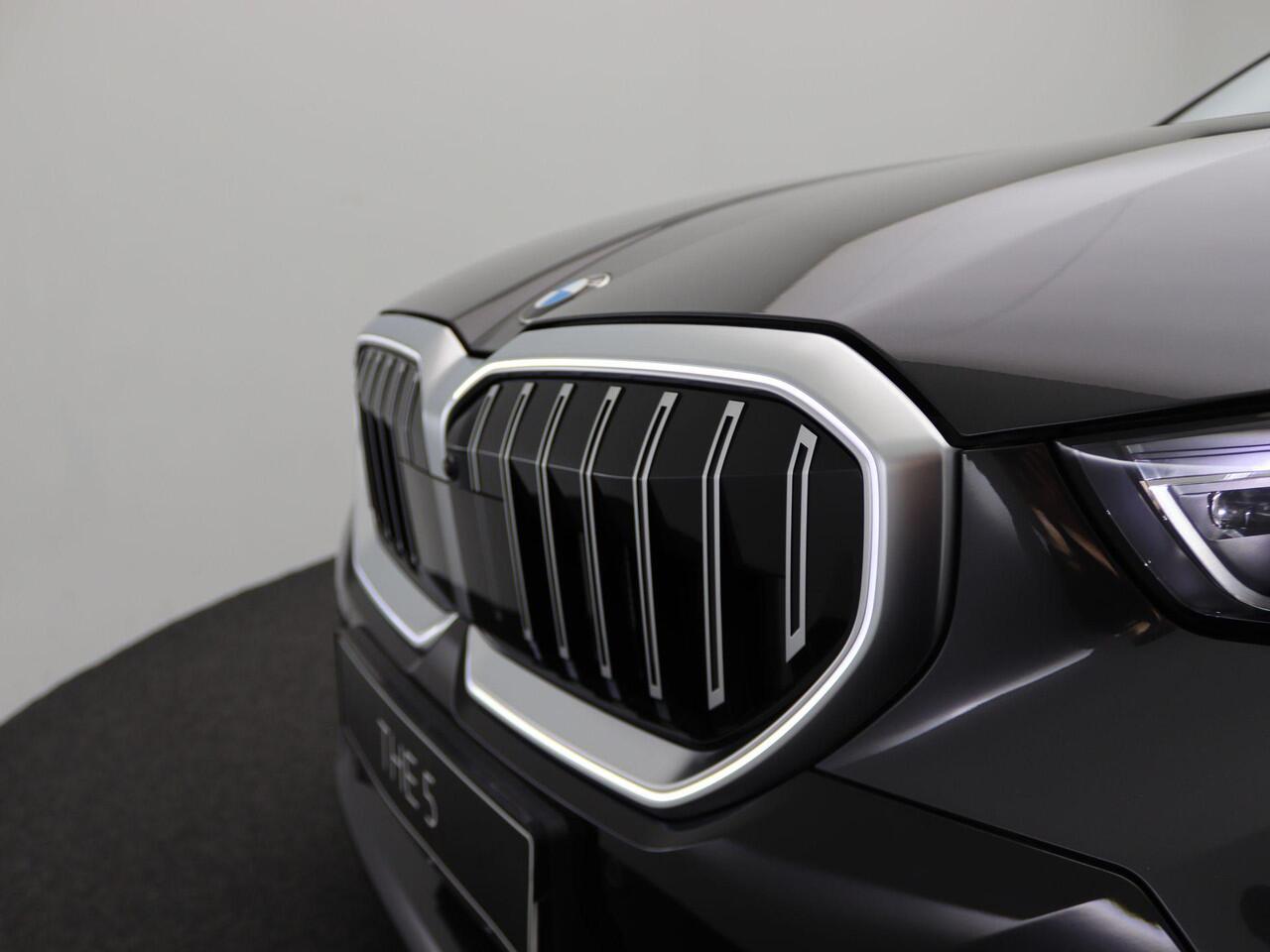 BMW 5-SERIE Touring 520i | M Sport Package | Equipment Package Pro | Travel Package