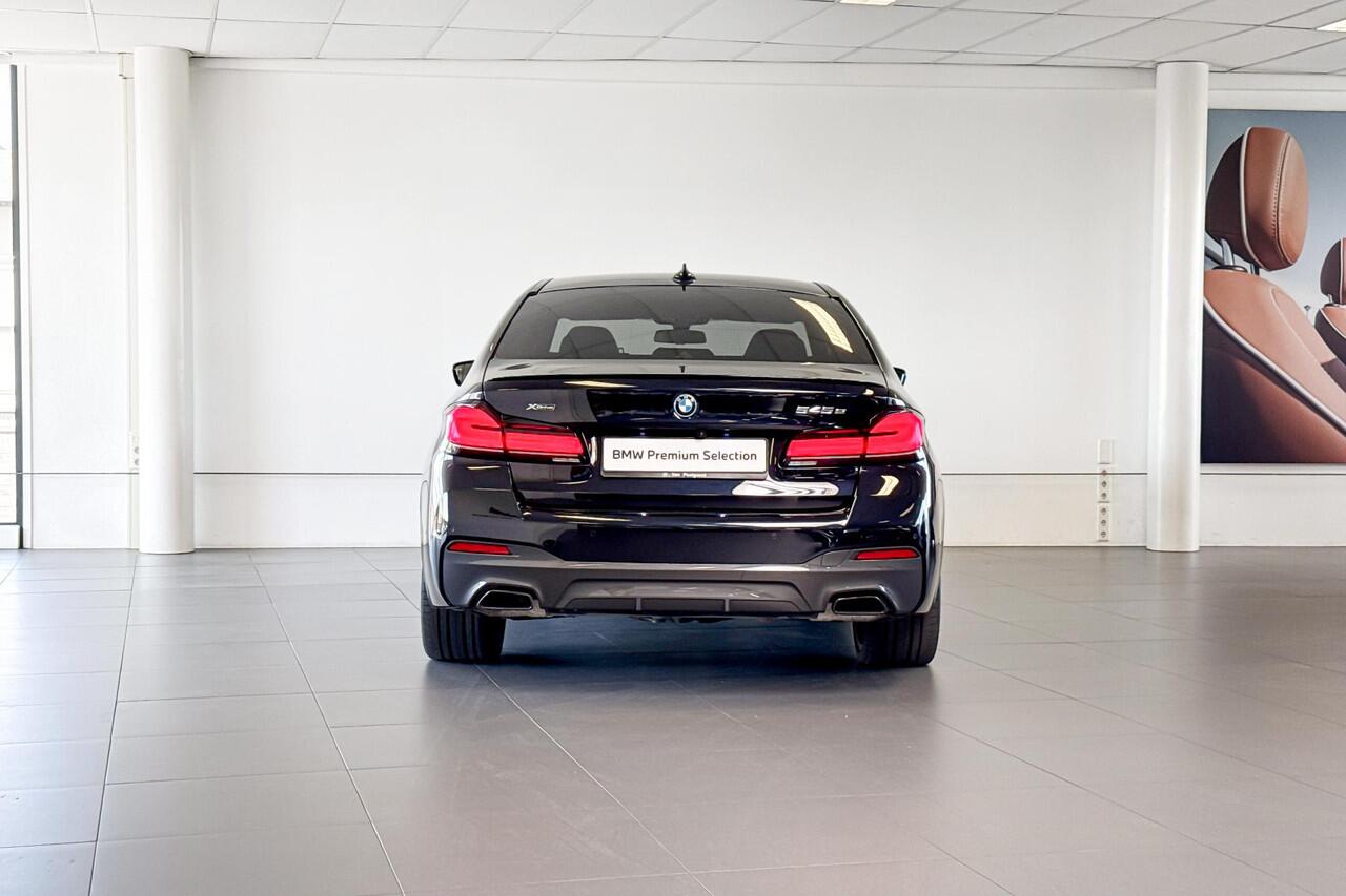 BMW 5-SERIE Sedan 545e xDrive Business Edition Plus | Selections | M Sport | Stoelverwarming | Headup Display | Achteruitrijcamera |