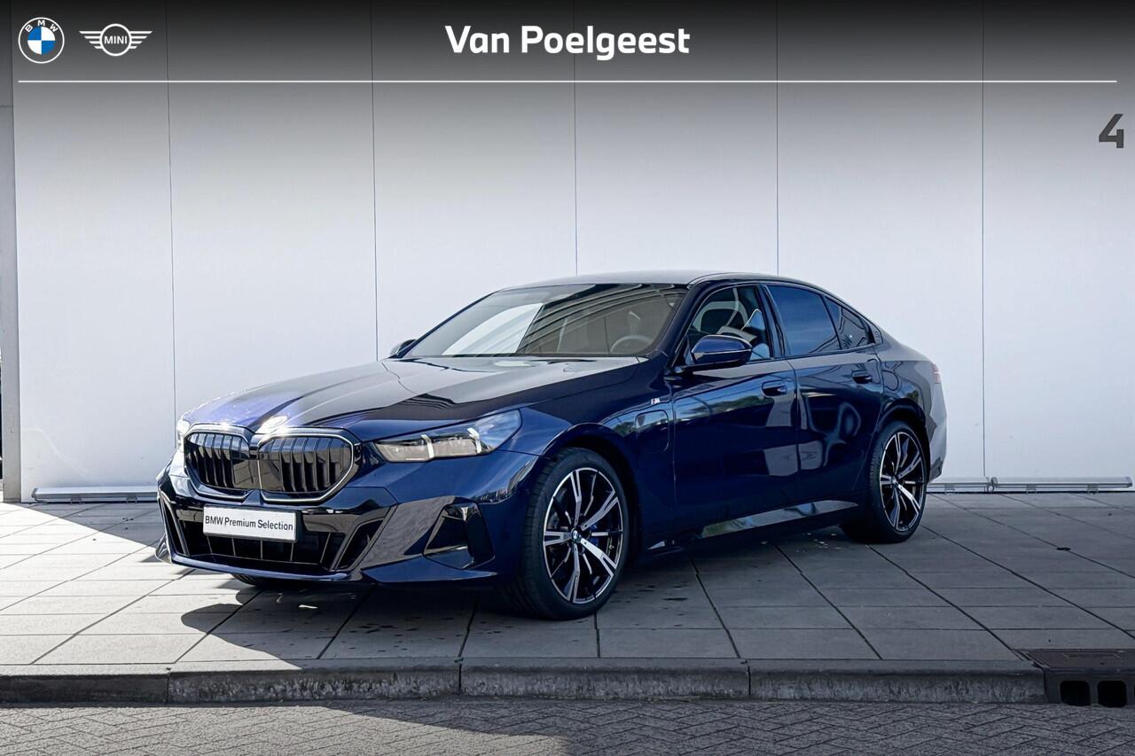 BMW 5-SERIE Sedan 550e xDrive M-Sport Pro / CoPilot / Bowers & Wilkins / Adaptief onderstel professional / LED koplampen adaptief / Stoelventilatie / Trekhaak Zwenkbaar / 20 inch / Selections