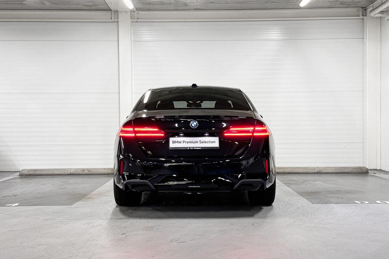 BMW 5-SERIE Sedan 530e | M-Sport Pro | Travel Pack | Innovation pack | Comfort Pack | Driving Assistant Plus | Bowers&Wilkins | Panoramadak | Comfort Access | Trekhaak | Selections