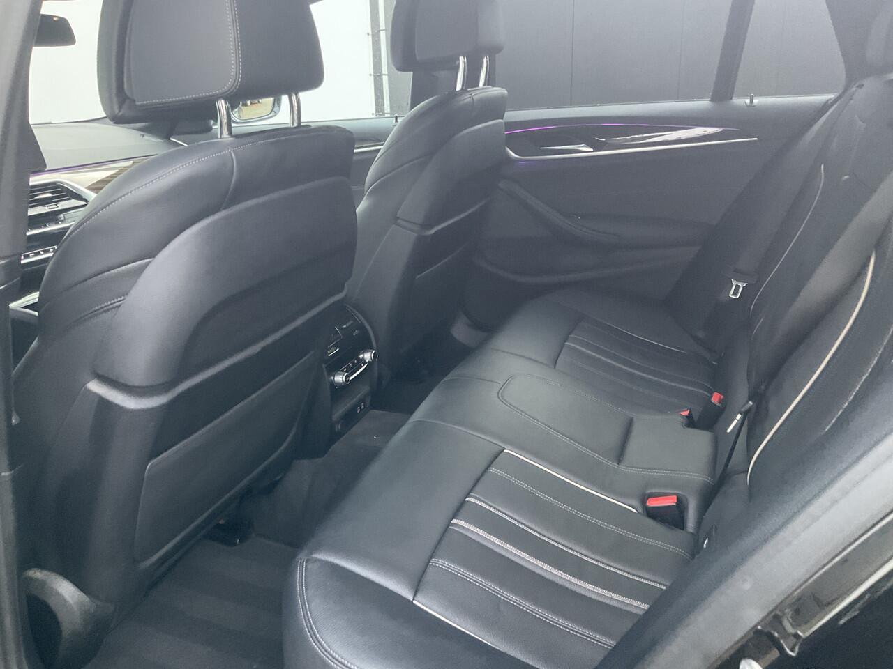 BMW 5-SERIE Touring 530e xDrive M-sport HUD Laser Memory 4wielsturing Pano Business Edition Plus