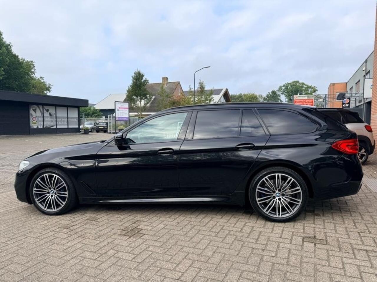 BMW 5-SERIE 540i xD High Exclusive Edition Full options!