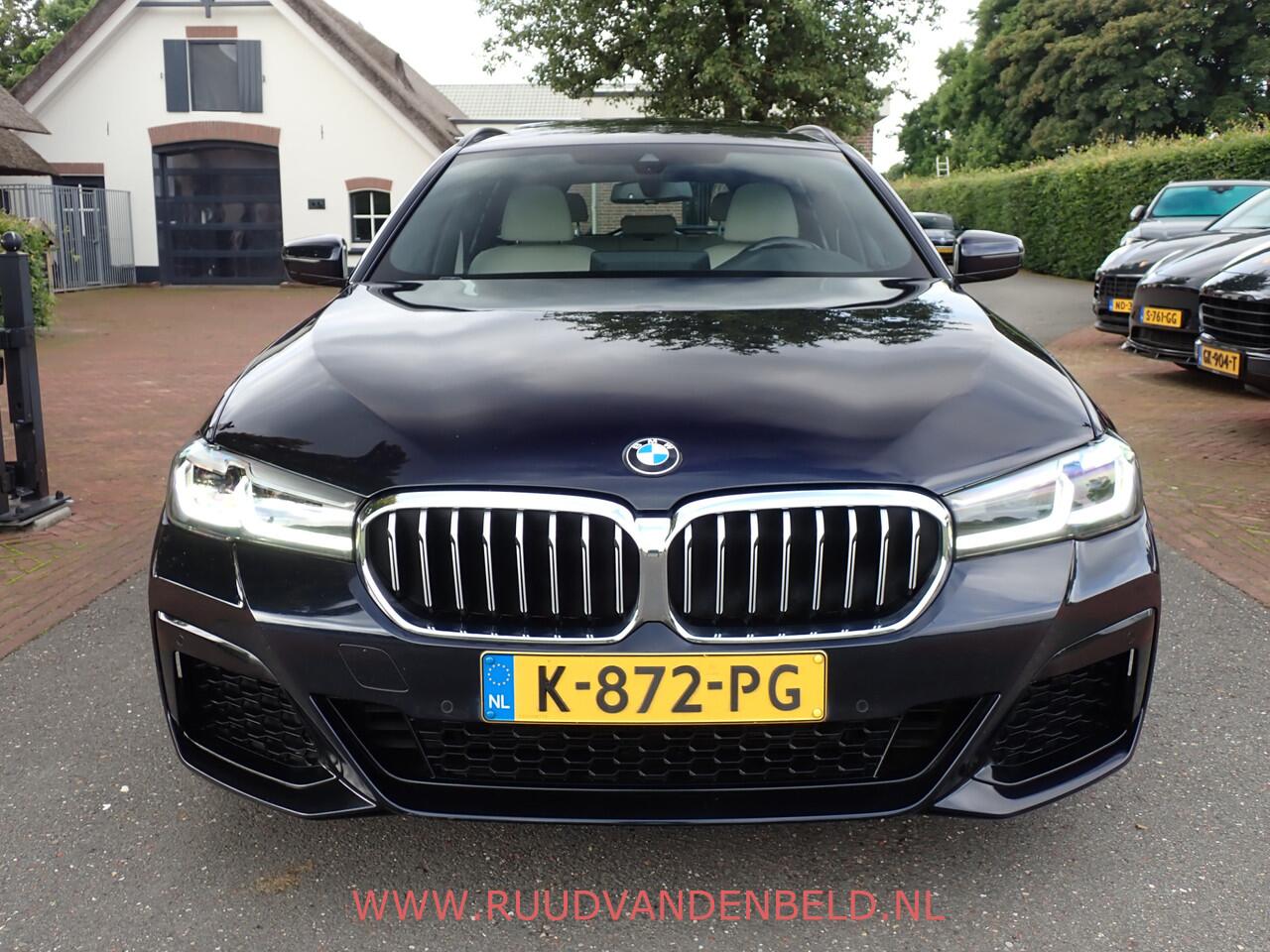 BMW 5-SERIE Touring 520i LCI M-PAKKET SHADOWLINE PANODAK/COMFORTLEER/TREKHAAK