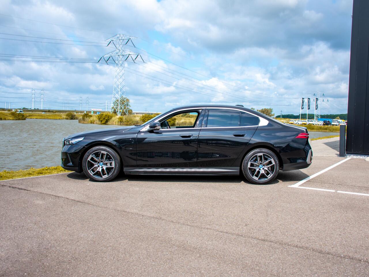 BMW 5-SERIE 550e xDrive | Adapt. LED | Adapt. Cruise | Stoelverwarming | Harman Kardon | 360 Camera | Elek. Trekhaak