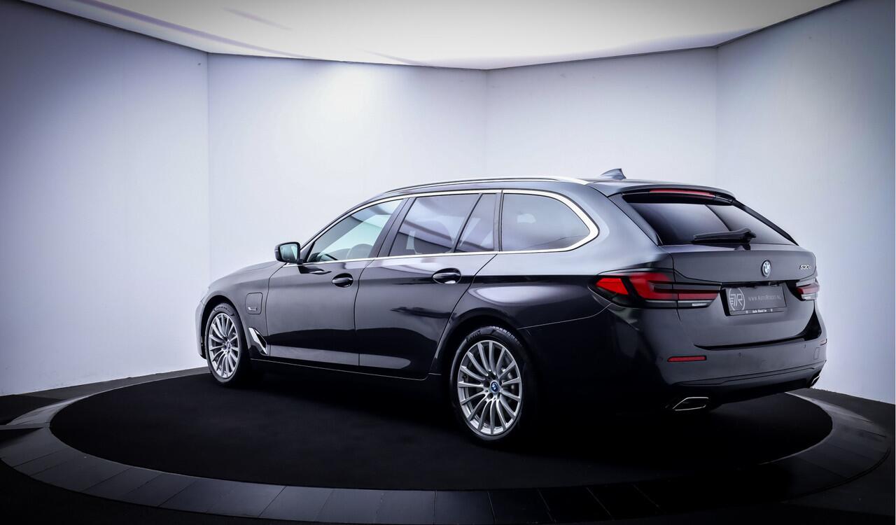 BMW 5-SERIE Touring 530e HIGH EXECUTIVE PANO | LEDER | CAMERA | CARPLAY | STOELVERW | ELEK KLEP | FULL LED | LMV 18''