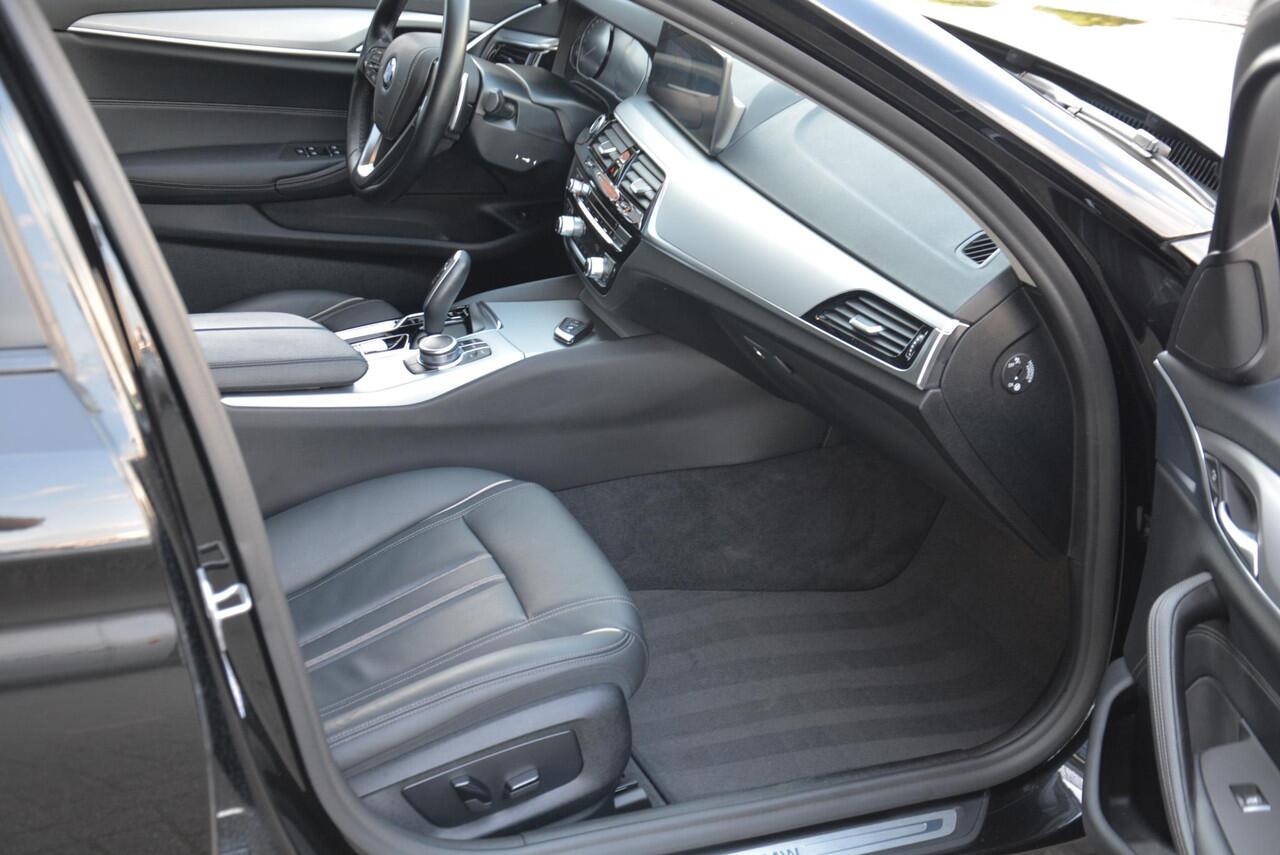 BMW 5-SERIE Touring 520d Business Edition Plus | Leer | Stoelverwarming | Led pakket