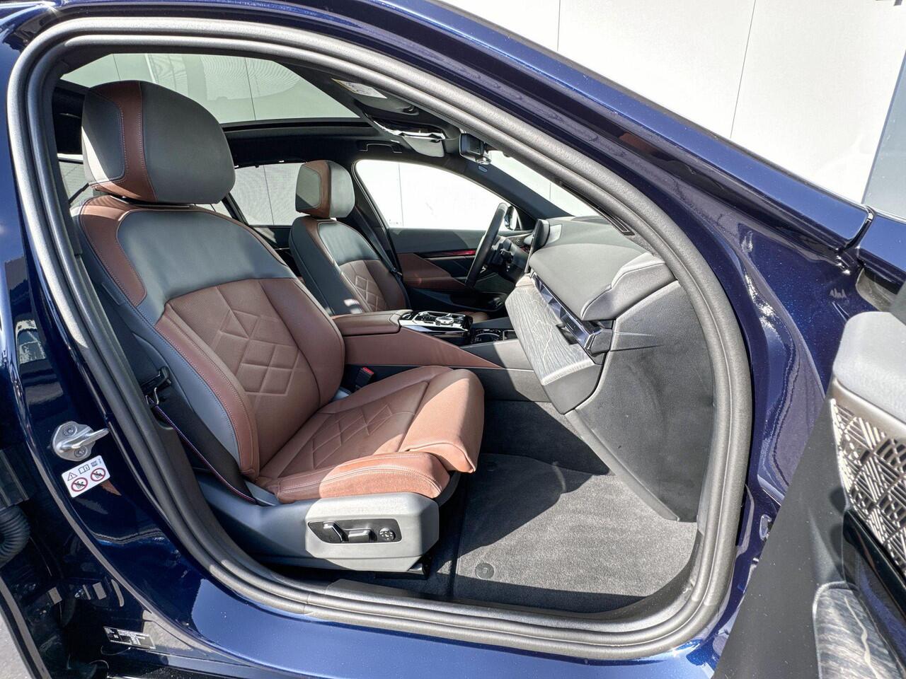 BMW 5-SERIE Sedan 550e xDrive M-Sport Pro / Bowers & Wilkins / Driving Assistant Professional / Head-Up / Parking Assistant Professional / Stoelventilatie / Stoelventilatie / Trekhaak Zwenkbaar / 20 Inch / Selections