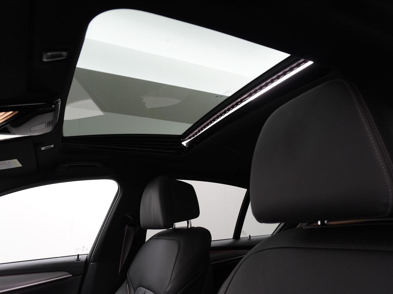 BMW 5-SERIE 520i High Executive Edition M Pakket | Leder | Schuifdak | Memory |