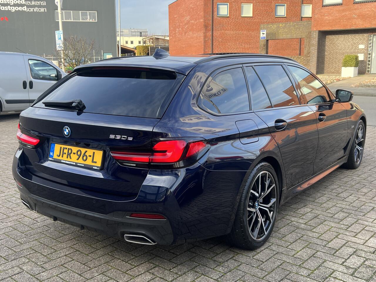 BMW 5-SERIE 530e M-Sport Plus Panoramadak Driving Ass Prof Keyless Rondzicht Camera Elek Stoelen Stoel + Stuurverwarming ACC DAB Head-Up Shadow Line BTW Tansanit Plug In Hybride 1e Eigenaar BTW Auto