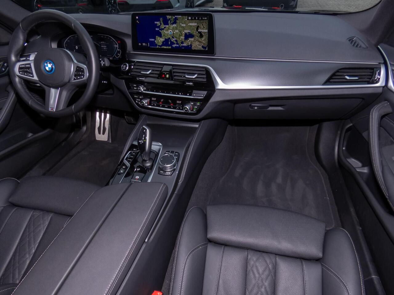 BMW 5-SERIE Touring 530e M-SPORT ** LASER, LEDER, PANORAMA, TREKH, HuD, HiFi, ALARM ** ¤ 37.500,= onder NP - Ex BMW-AG ** ** INFORMEER OOK NAAR ONZE AANTREKKELIJKE FINANCIAL-LEASE TARIEVEN **