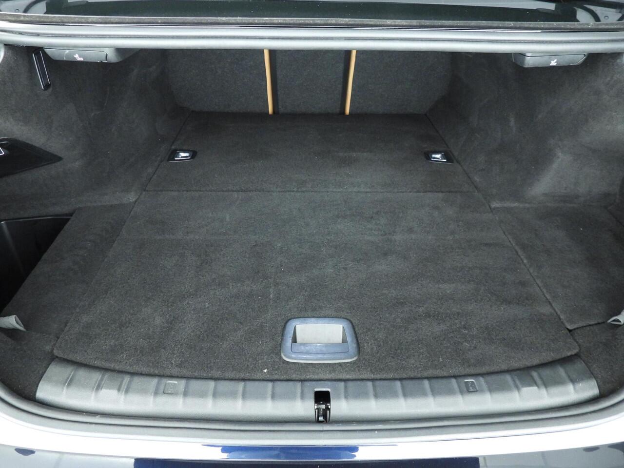 BMW 5-SERIE Sedan 530e | M-Sportpakket | Laserlicht | Leder | Navigatie | Active cruise | Schuifdak | trekhaak | DAB | Hifi speakers | Alu 19 inch