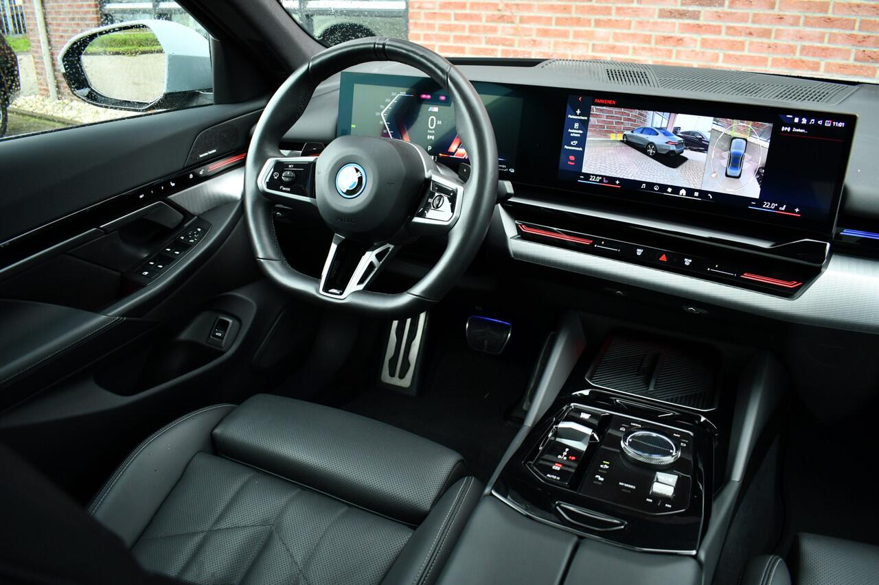 BMW 5-SERIE 530e M-Sport Pano ACC 360 H/K Stoel-vent Brooklyngrau