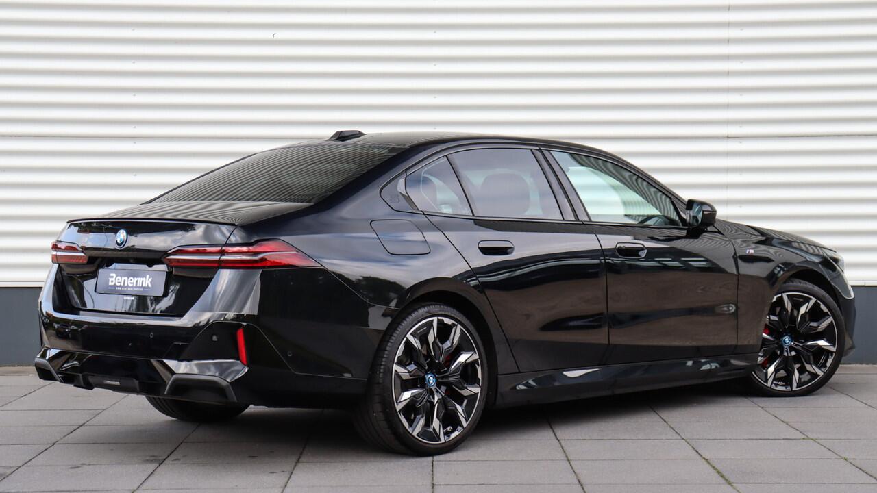 BMW 5-SERIE 550e xDrive M-Sport Pro | Bowers & Wilkins | Stoelventilatie | Panoramdak | Trekhaak | Carbon
