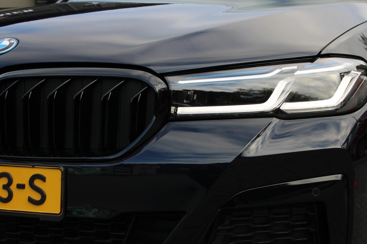 BMW 5-SERIE Touring 530e x-Drive High Executive M-Sport - Dealer onderhouden Laser light - Panoramadak - Trekhaak - Apple Carpay - Head-up display