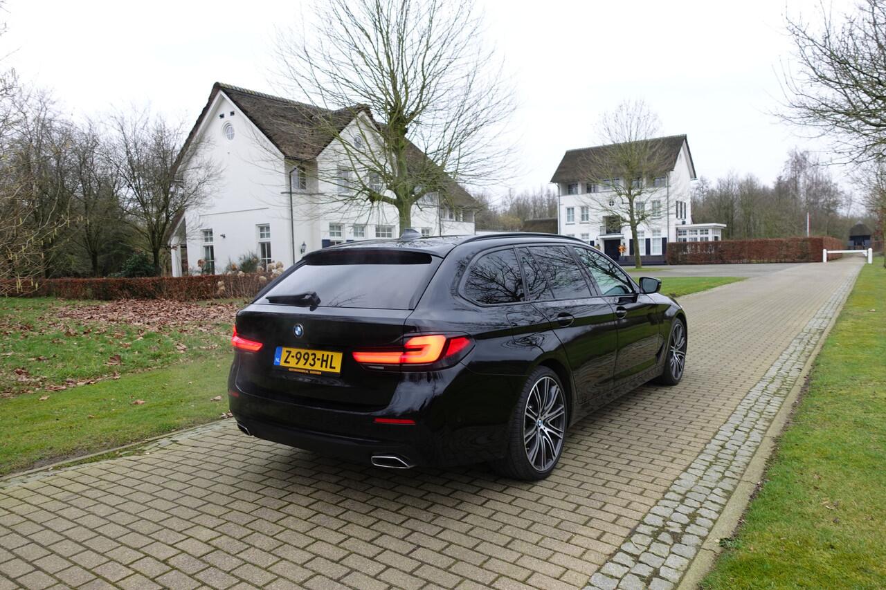 BMW 5-SERIE Touring 520i High Executive Edition | Cruise control | Luchtvering | Stoelverwarming | LED |
