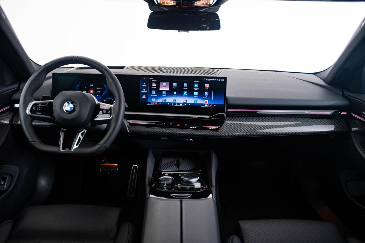 BMW 5-SERIE 520i M Sport - Panoramadak - Stoelverwarming/ventilatie voorstoelen - Head up - Parking/Driving Assistant - Active Guard - Comfort Access - Stuurwielrandverwarming - Comfort Pack -