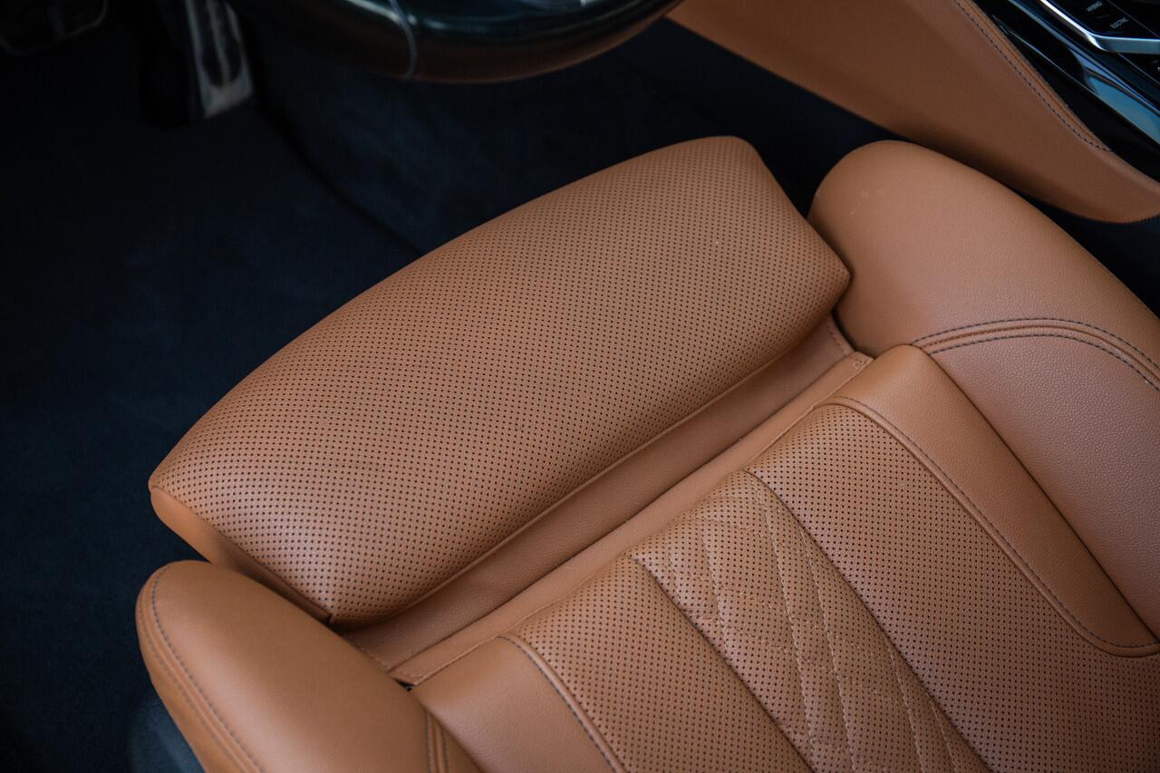 BMW 5-SERIE Touring 530e M-Sport , Shadowline, Adaptive Cruise, Trekhaak, Eerste eigenaar