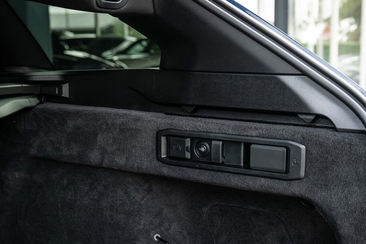 BMW 5-SERIE 530e xDrive M Sport | Driving Ass. Plus | Keyless | Leder | H/K | Camera | Trekhaak | Adapt. led |