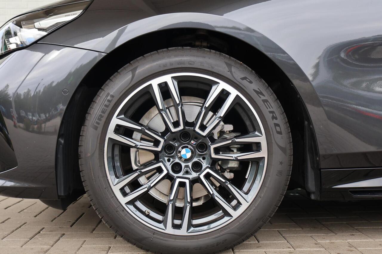 BMW 5-SERIE 520i | M Sportpakket | Innovation Pack | Voorstoelen Verwarmd