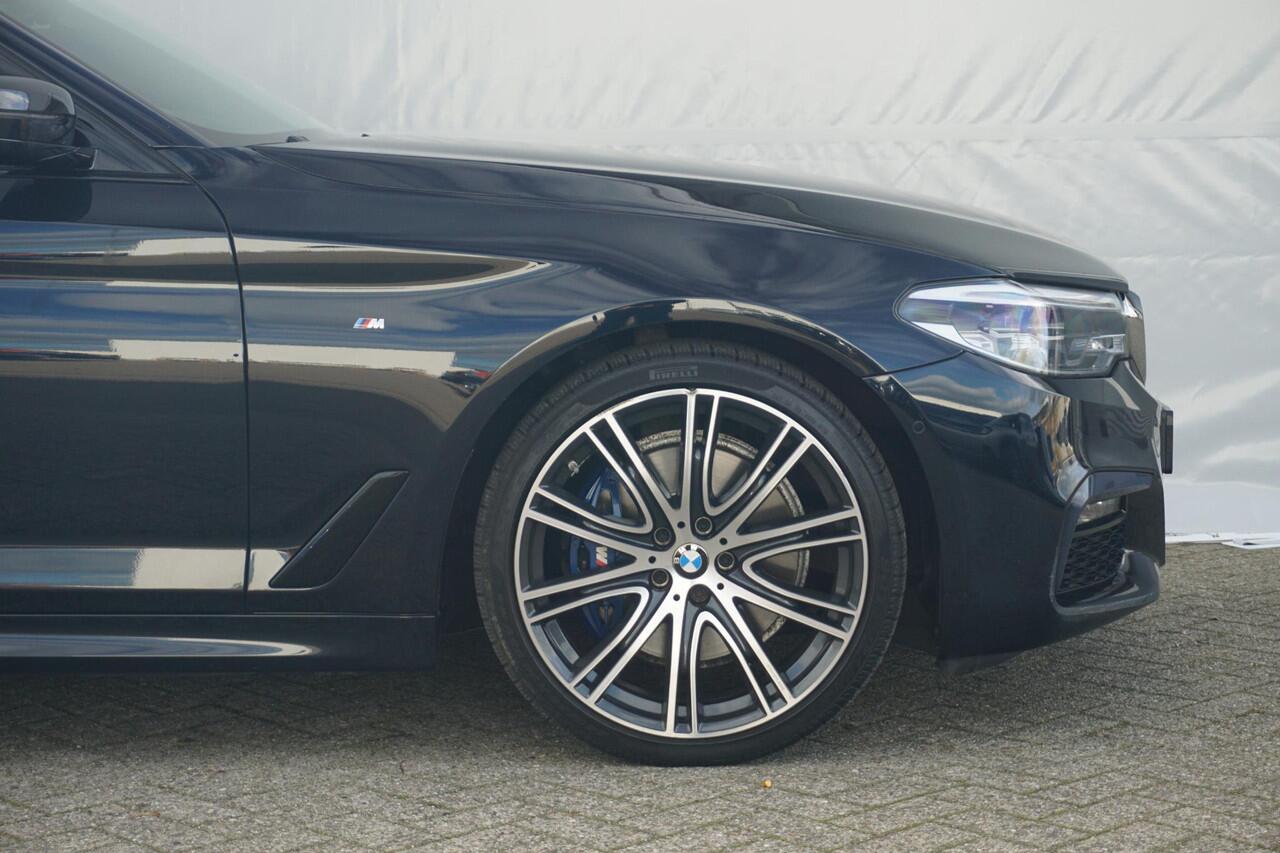 BMW 5-SERIE Touring 530i High Executive Edition | M Sport / Elektrisch panorama-dak / Comfortstoelen / Head-up / HIFI / Comfort Access / Dodehoek detectie