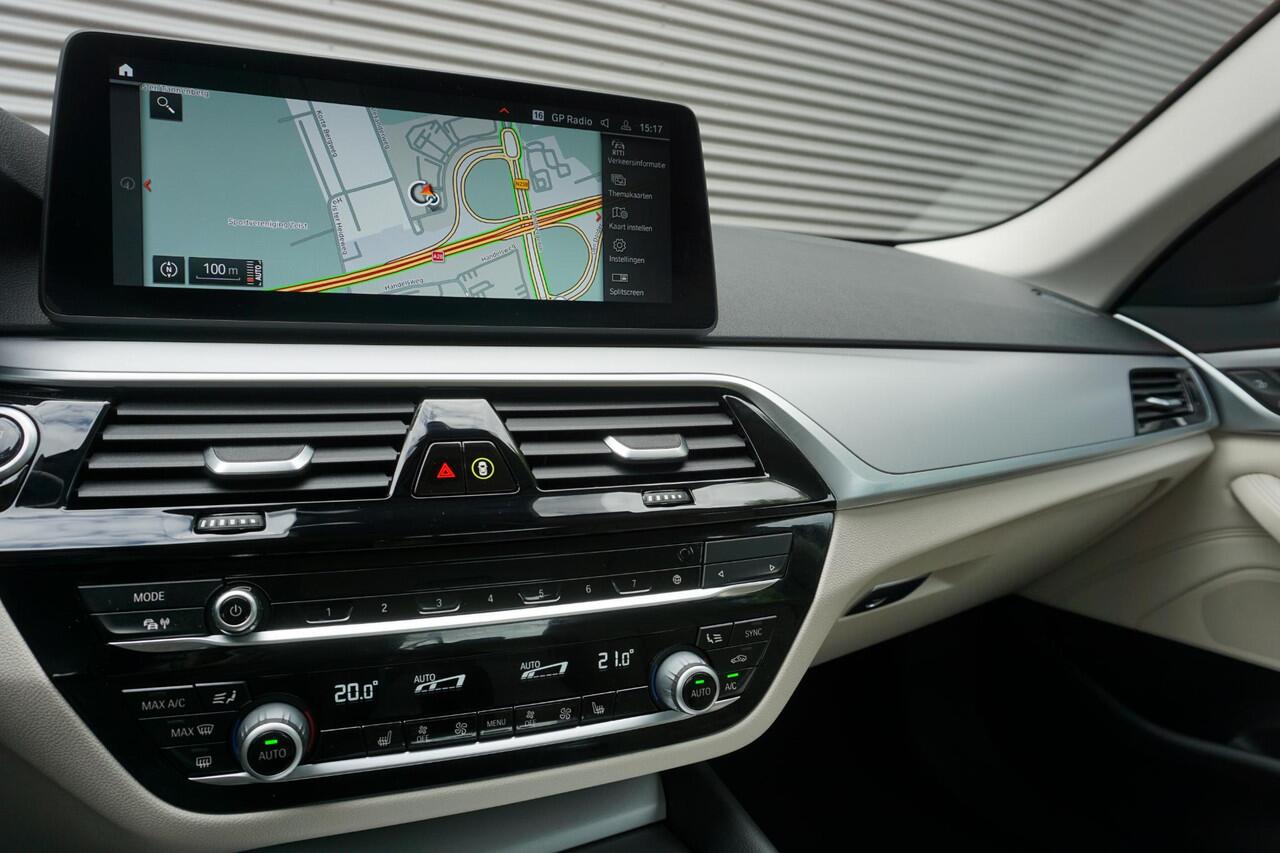 BMW 5-SERIE Sedan 520i Active Cruise | Head-Up | Comfortstoel | Parking Assistant | HiFi System