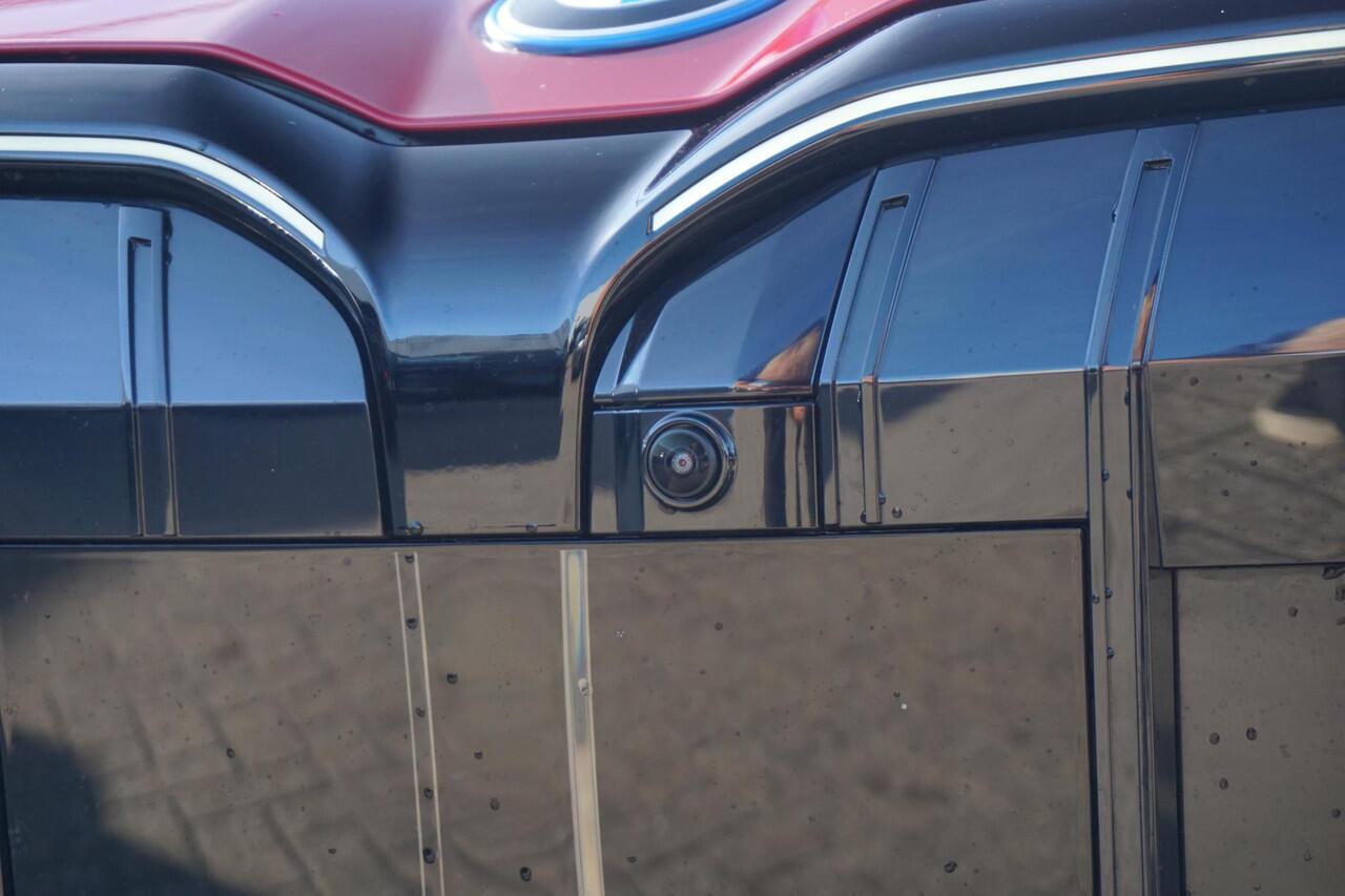 BMW 5-SERIE Touring 550e xDrive M Sportpakket Pro Panoramadak / Driving Assistant Professional / Bowers & Wilkins / Stoelventilatie / Trekhaak