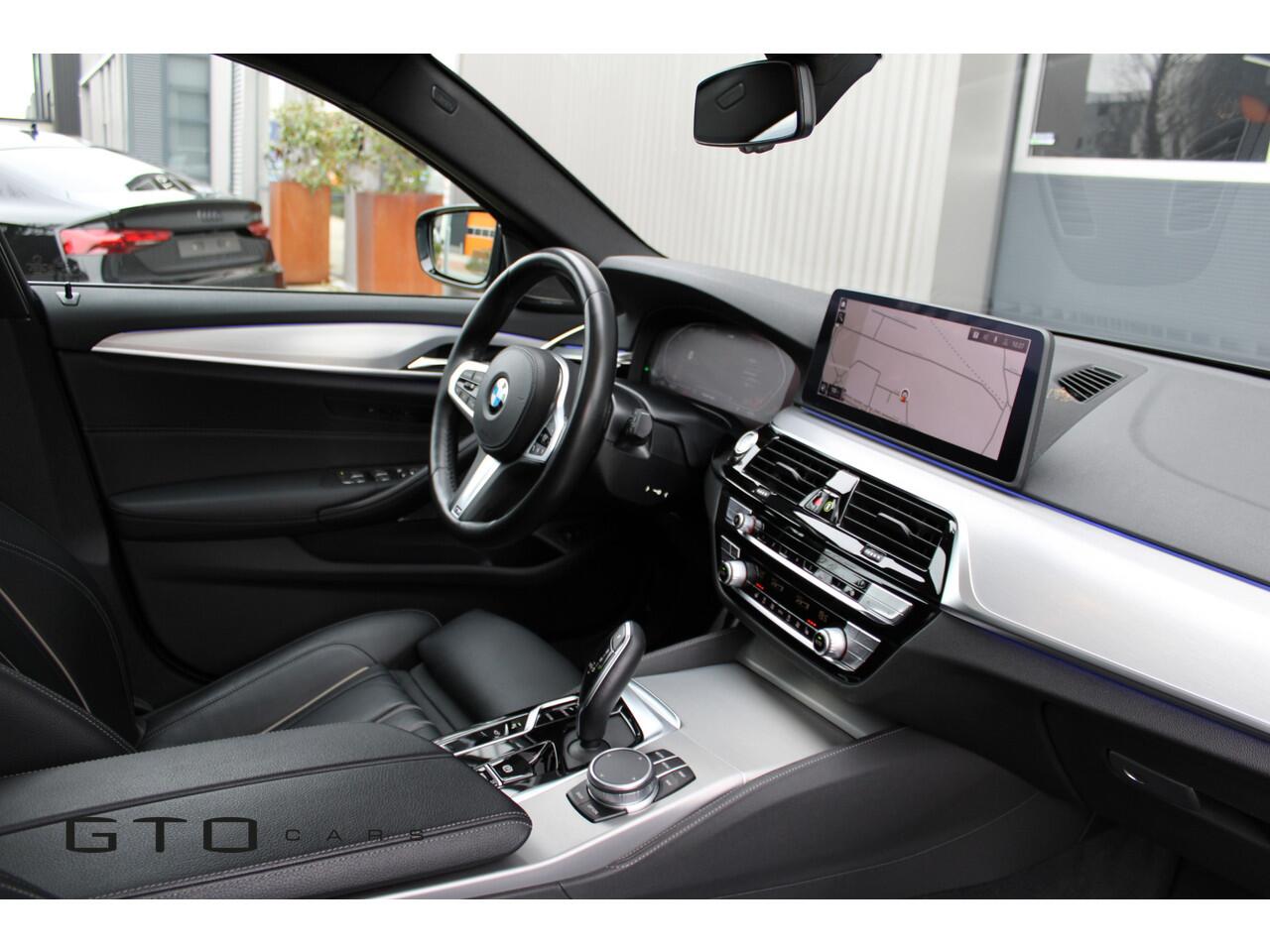 BMW 5-SERIE Touring 530i High Executive M-Sport/BTW/Panorama/Surround/Harman Kardon/Memory/Trekhaak