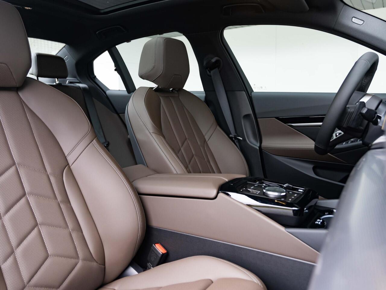 BMW 5-SERIE Sedan 530e | M Sportpakket | Innovation Pack | Travel Pack