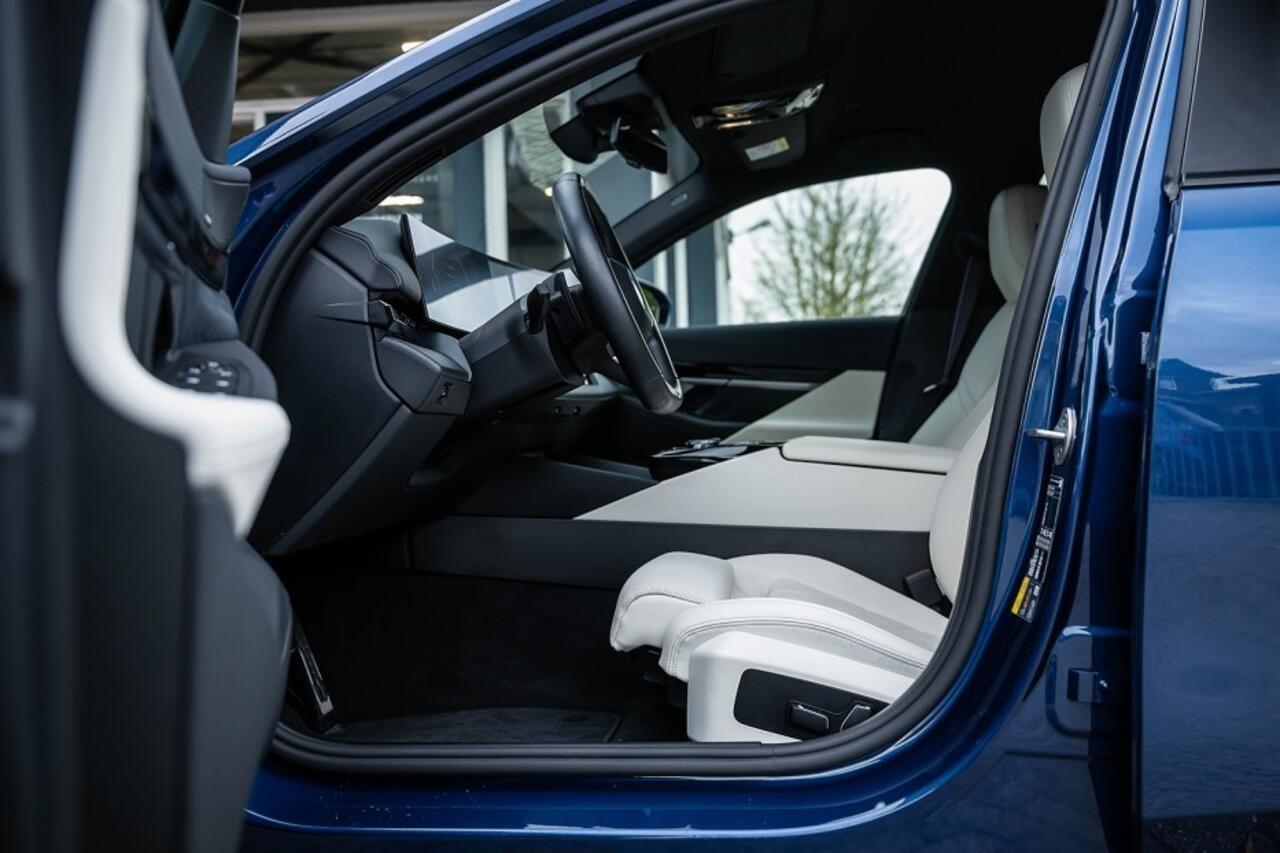 BMW 5-SERIE 530e xDrive M Sport Pro | Driving Ass. Prof. | Harman/Kardon | Keyless | Camera | Trekhaak | 20' Inch |