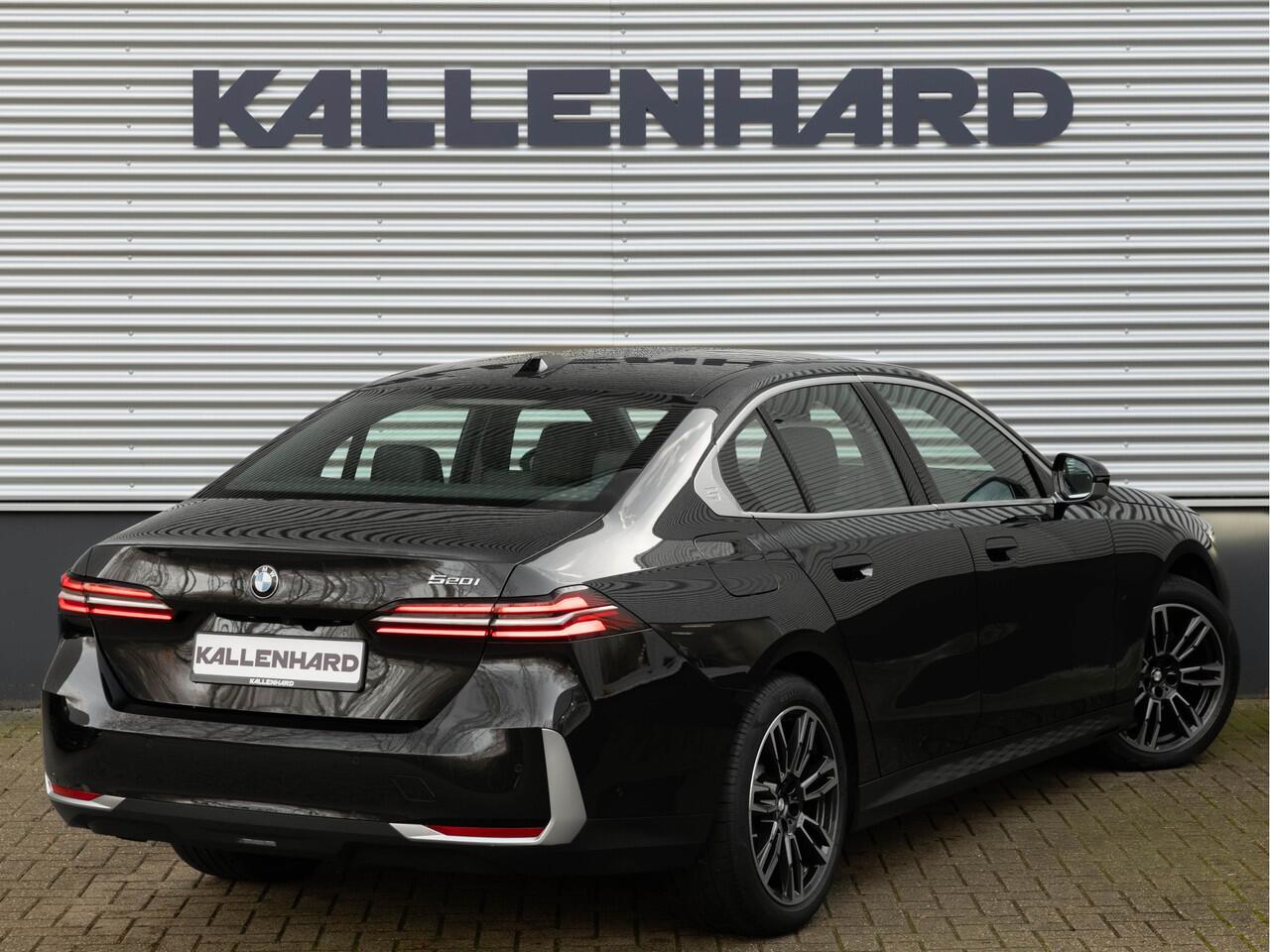 BMW 5-SERIE 520i - Sportstoelen - Stoelverwarming - Camera - Driving Assistant