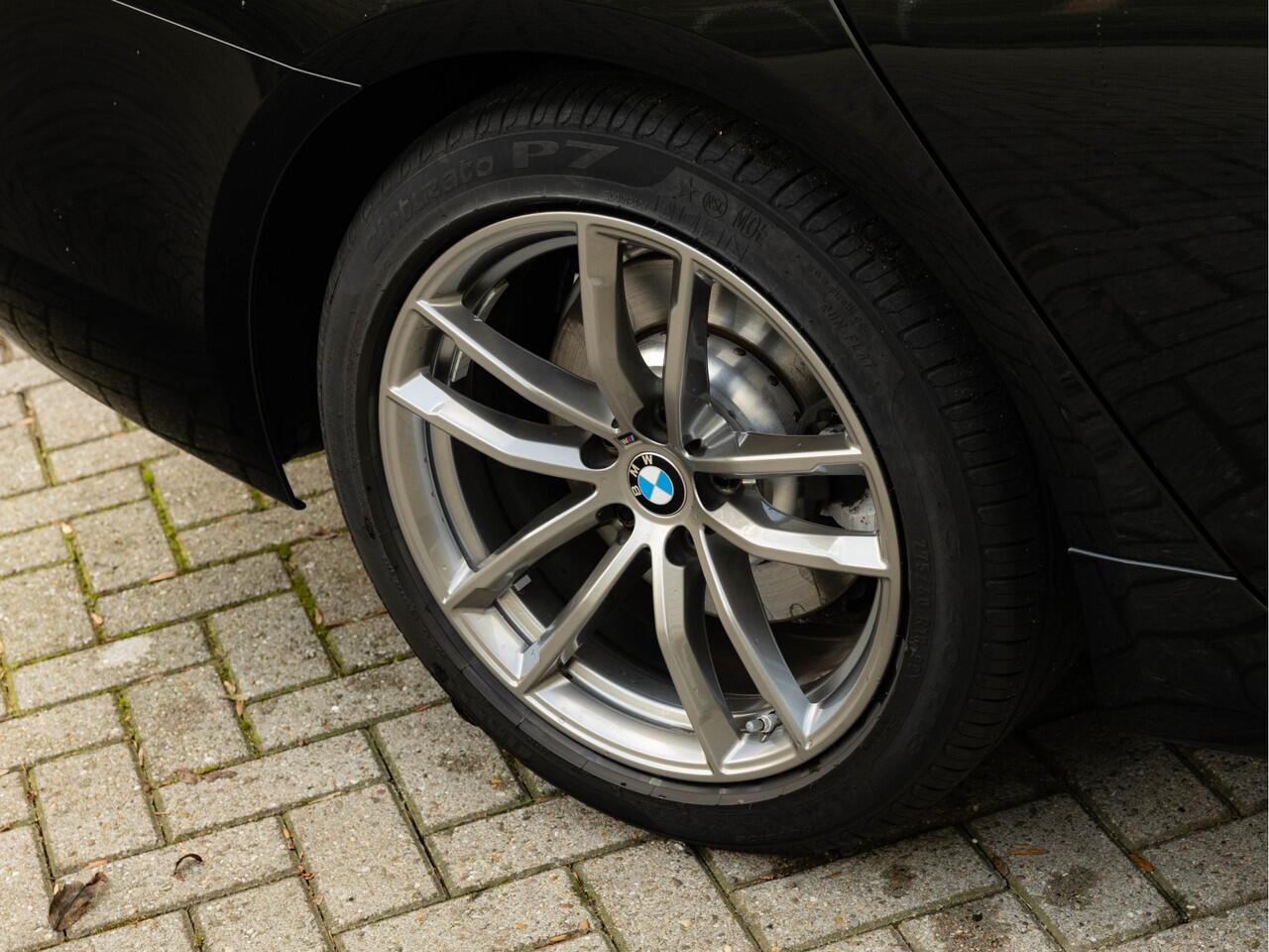 BMW 5-SERIE 520i M-Sport - Comfortzetels - Camera - Hifi - Adaptief LED