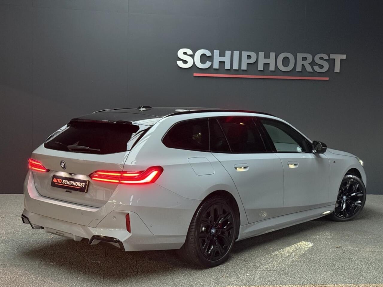 BMW 5-SERIE 530e x-Drive M-Sport Pro-20 inch trekhaak panorama head-up key-less